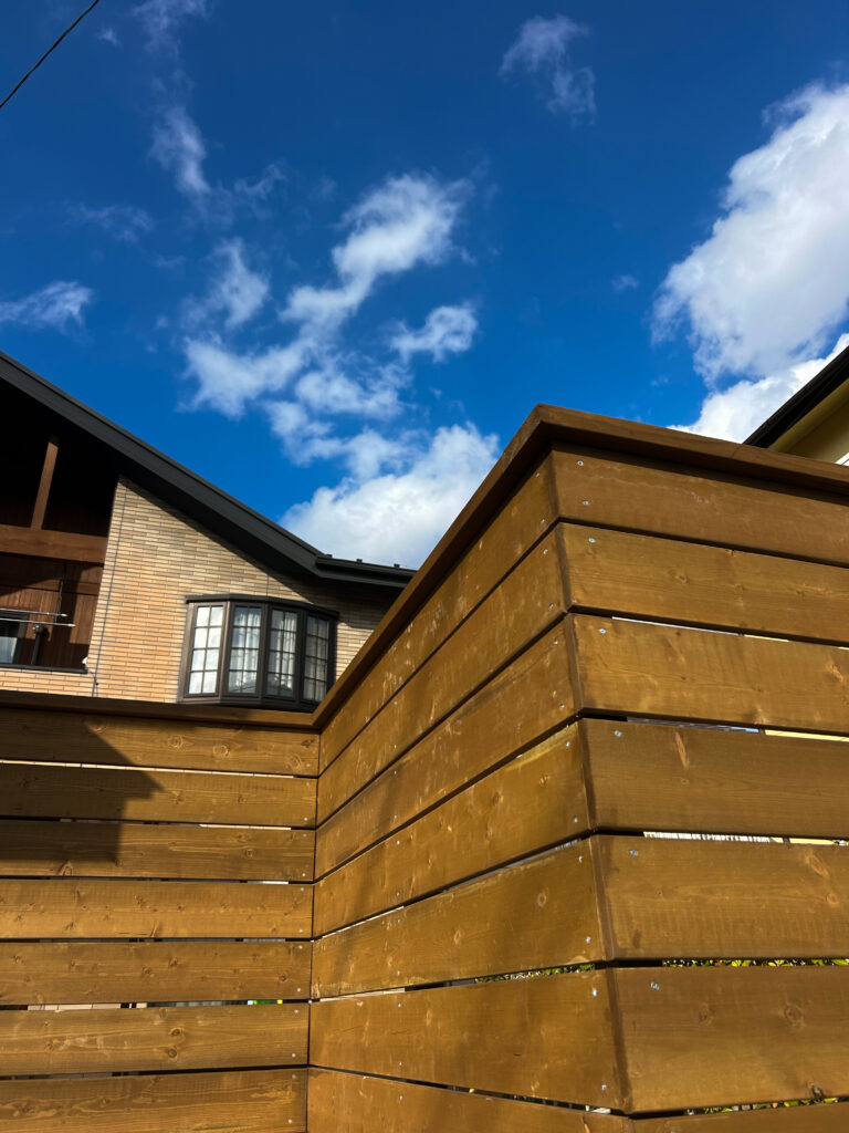 つぐみガーデン設計のウッドフェンス